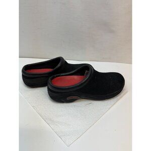 Merrell Encore Womans Black Mesh Slips on 8.5 preowned
